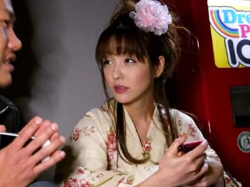 Giận ông xã bỏ ra ngoài đường, bà xã dễ dãi về nhà trai lạ để "tâm sự"