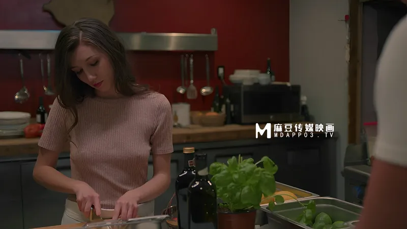 Mở tiệc rồi hấp diêm tình nhân xinh xắn