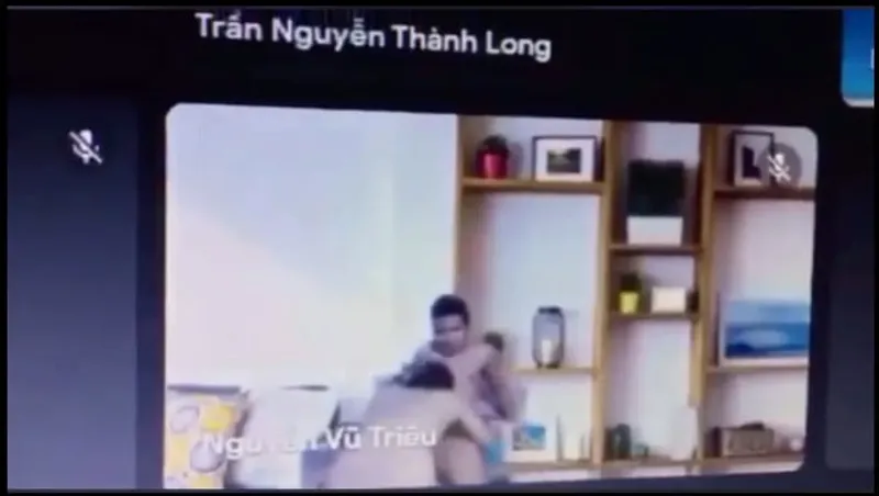 Học online quên không tắt camera lộ cảnh em người yêu đang liếm mút