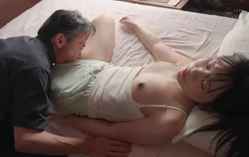 Bố già tích cực vét máng đứa nàng nhỏ lâu ngày về quê giờ đã trưởng thành