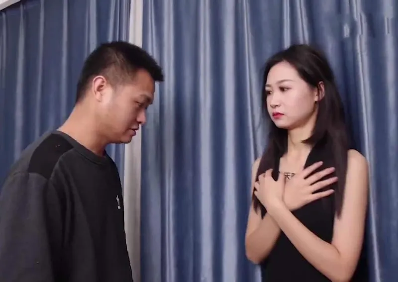 Qua sửa máy tính giúp vợ anh nhà kế bên rồi hiếp luôn cô nàng