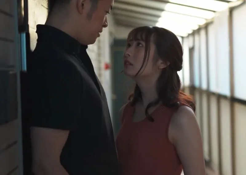 Bà xã mang thai, tôi bị sexy bởi vợ nhà đối diện thường ở nhà một mình