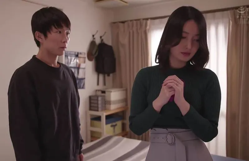 Thấy bố nện mẹ kế mãi không có thai, cậu con trai ra tay giúp đỡ