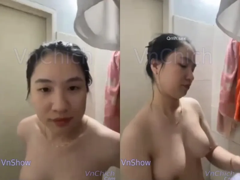 Gái vú đẹp, vừa call với gấu vừa tắm