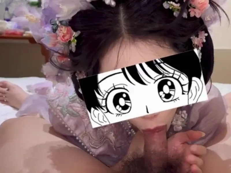 Gái xinh trong bộ đồ cô gái nhỏ liếm buồi cực đã